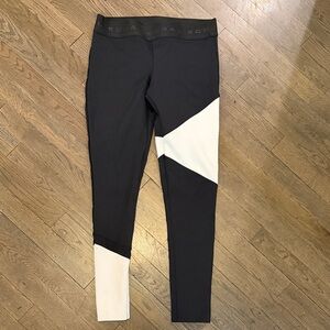 Koral Monochrome Geometric Leggings